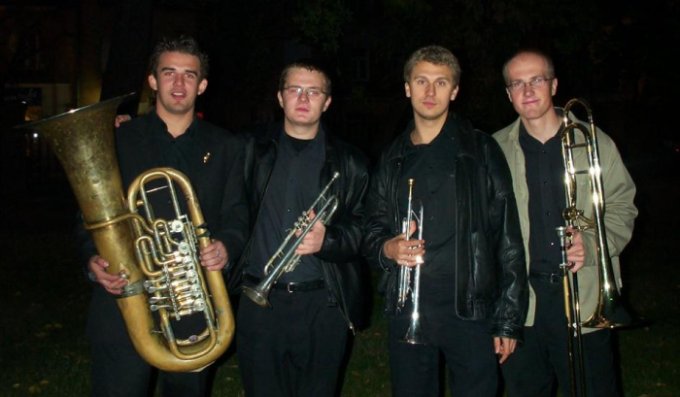 M�odzi, utalentowani, zawodowcy - graj�cy 100% na �ywo!